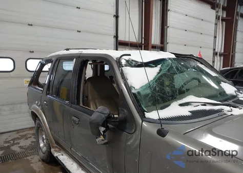 2001 Ford Explorer Eddie Bauer из США, поврежденный, VIN 1FMZU74EX1ZA12031